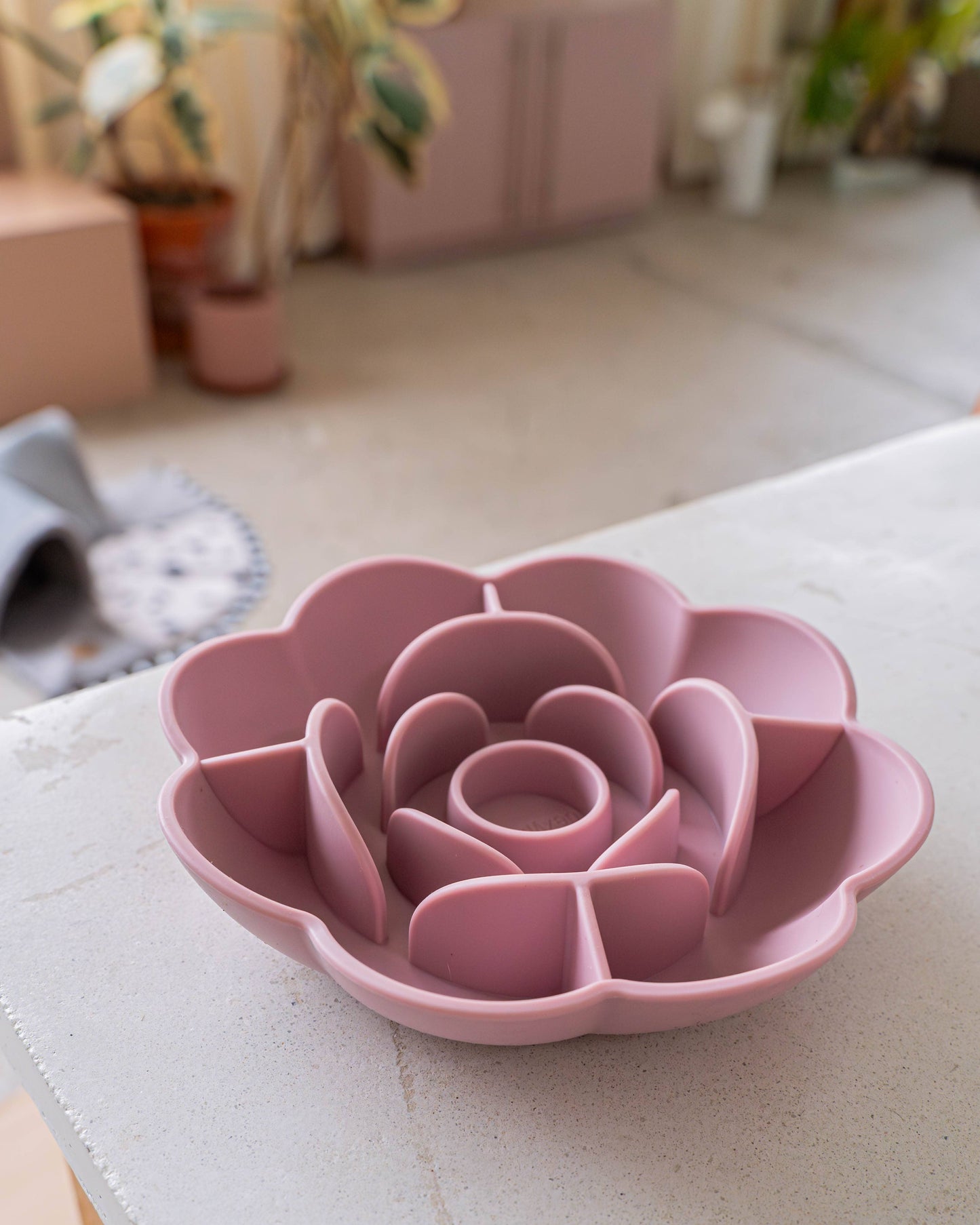 Flower Slow Feeder - Blush Pink