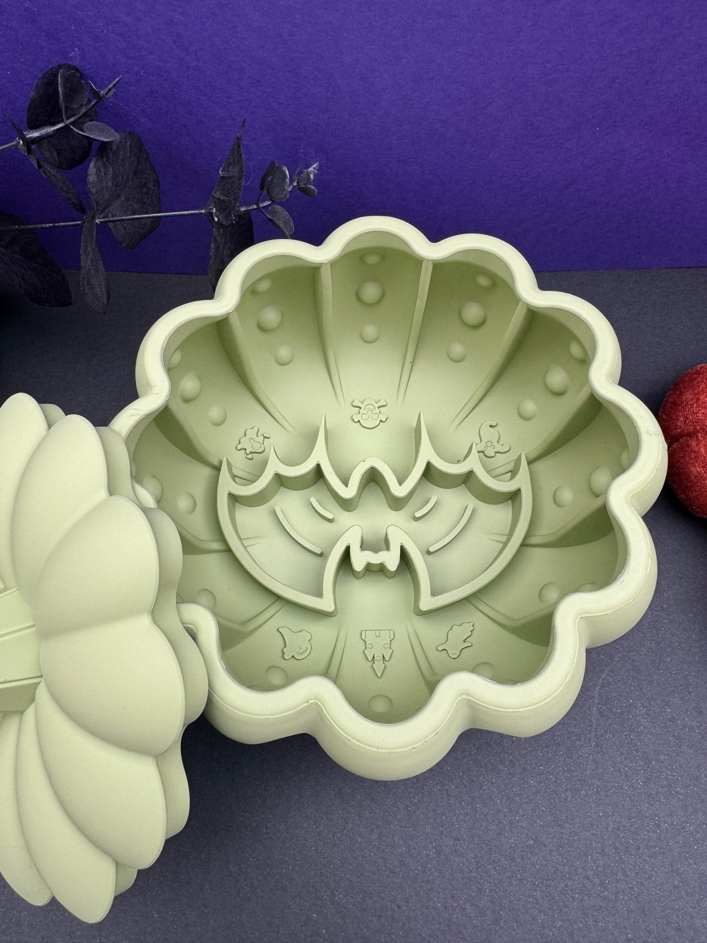 Pumpkin Spooky Feeding Bowl for Dogs | 2 Colours